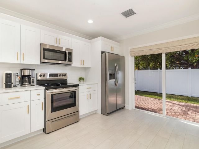 Продажа дома по адресу 3805 Russell Avenue - фото 6855423