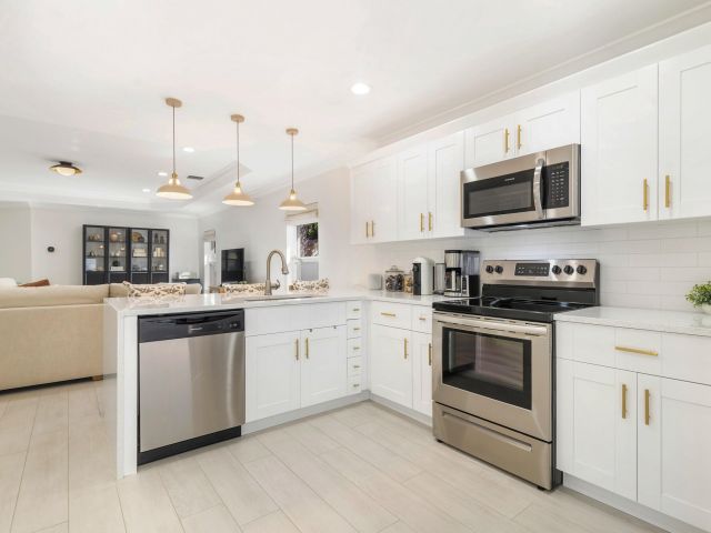 Продажа дома по адресу 3805 Russell Avenue - фото 6855424