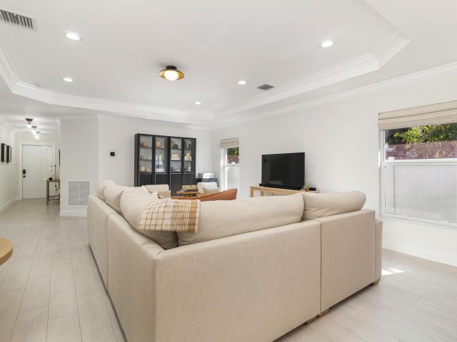 Продажа дома по адресу 3805 Russell Avenue - фото 6855428