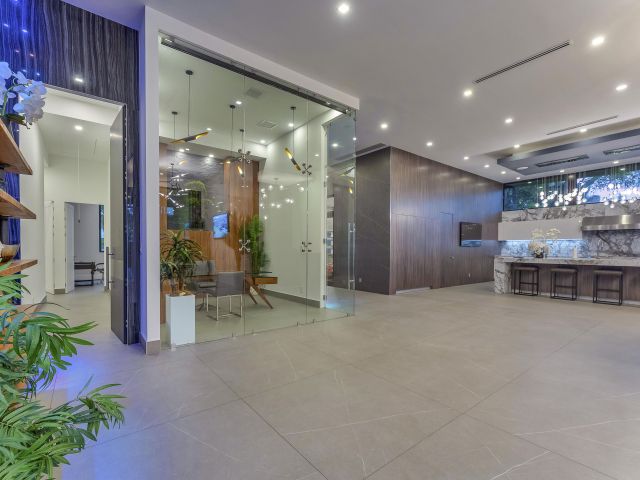 Продажа дома по адресу 2401 NE 13th Street - фото 6879882