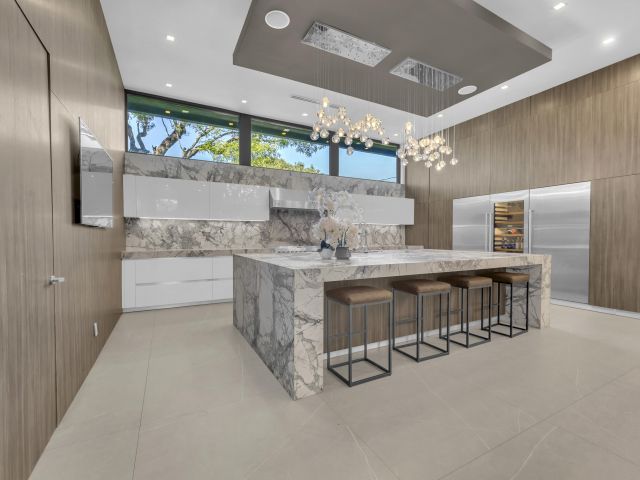 Продажа дома по адресу 2401 NE 13th Street - фото 6879886