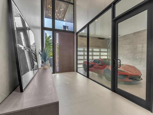 Продажа дома по адресу 2401 NE 13th Street - фото 6879891