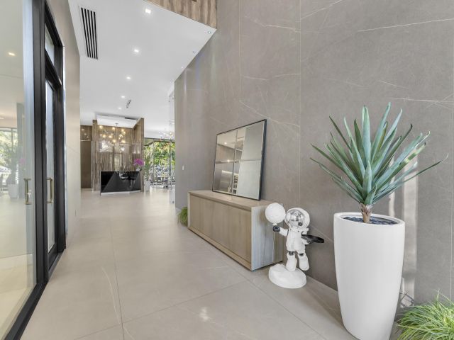 Продажа дома по адресу 2401 NE 13th Street - фото 6879893