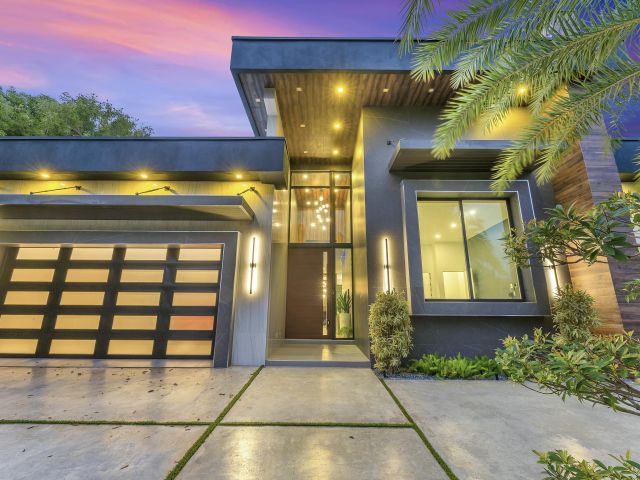 Продажа дома по адресу 2401 NE 13th Street - фото 6879894