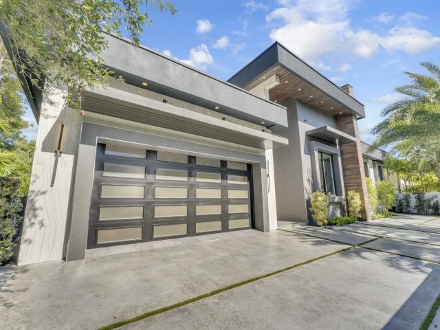 Продажа дома по адресу 2401 NE 13th Street - фото 6879896