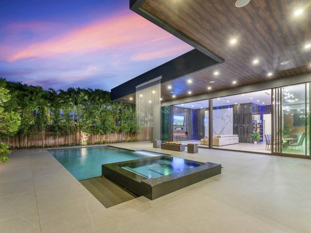 Продажа дома по адресу 2401 NE 13th Street - фото 6879901