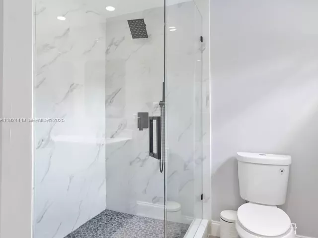 Продажа дома по адресу 724 SW 4th Ct - фото 6854101