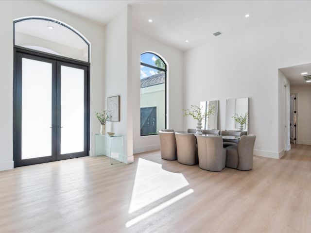 Продажа дома по адресу 1330 Breakers West Boulevard W - фото 6855455