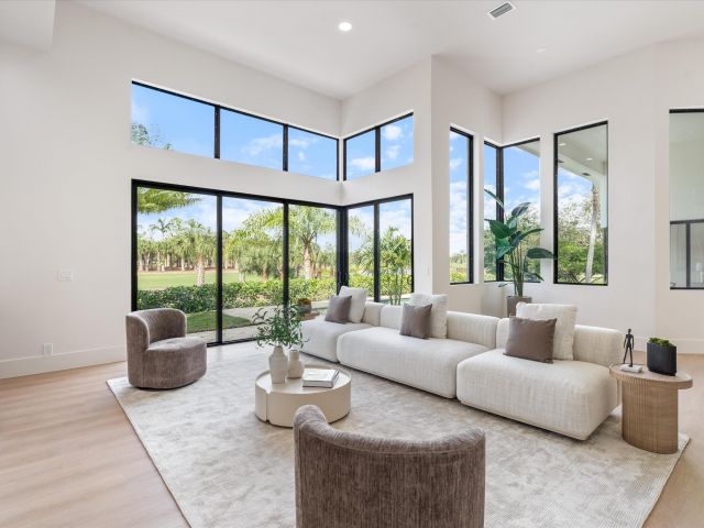 Продажа дома по адресу 1330 Breakers West Boulevard W - фото 6855457