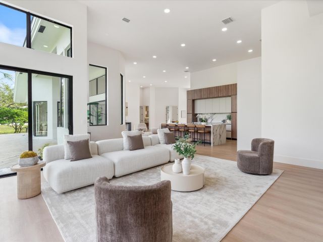 Продажа дома по адресу 1330 Breakers West Boulevard W - фото 6855458