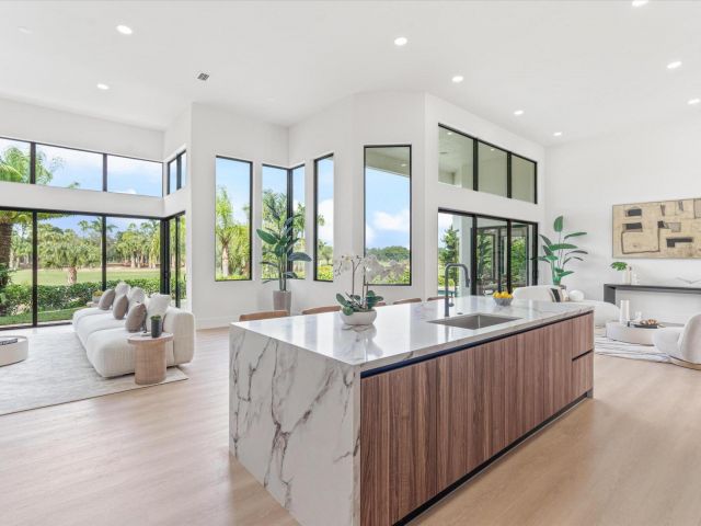 Продажа дома по адресу 1330 Breakers West Boulevard W - фото 6855462