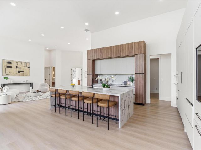 Продажа дома по адресу 1330 Breakers West Boulevard W - фото 6855463