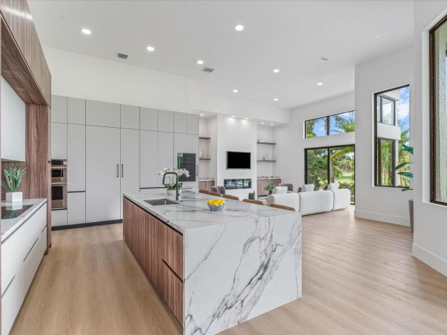 Продажа дома по адресу 1330 Breakers West Boulevard W - фото 6855466