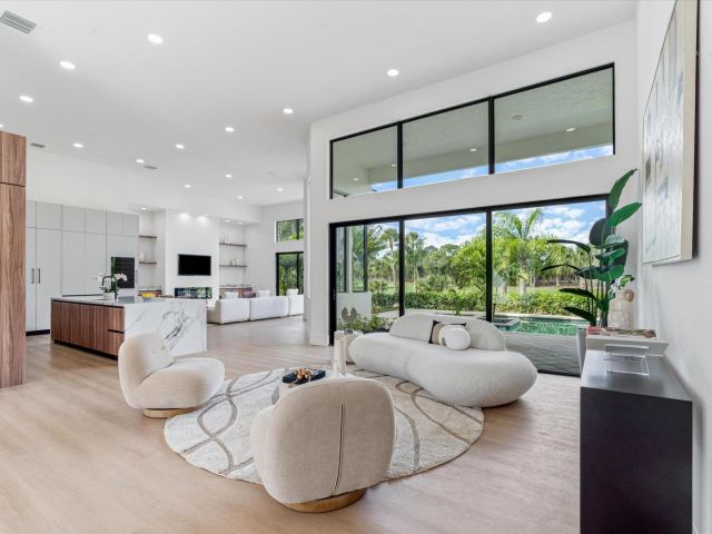 Продажа дома по адресу 1330 Breakers West Boulevard W - фото 6855469