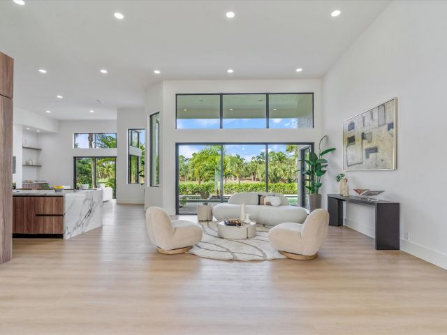 Продажа дома по адресу 1330 Breakers West Boulevard W - фото 6855470