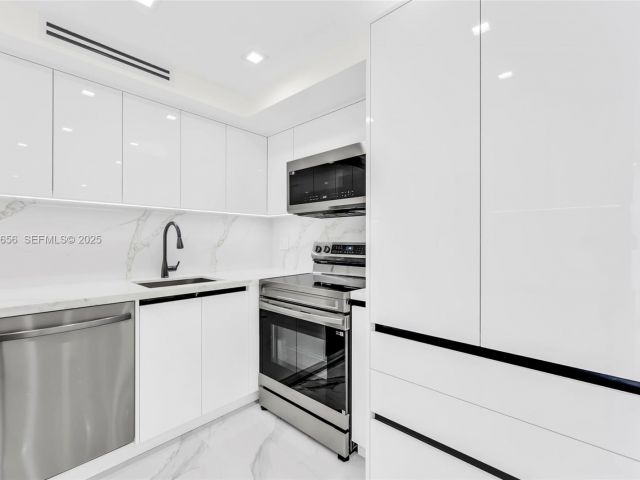 Продажа квартиры #1414 - фото 6856920