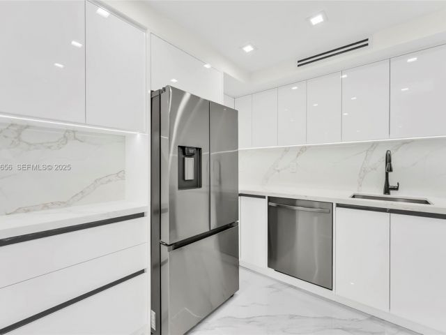 Продажа квартиры #1414 - фото 6856922