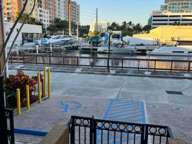 Дом в аренду по адресу 2891 NE 185th St 1006 - фото 7484027