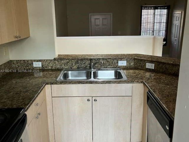 Дом в аренду по адресу 2891 NE 185th St 1006 - фото 7484046