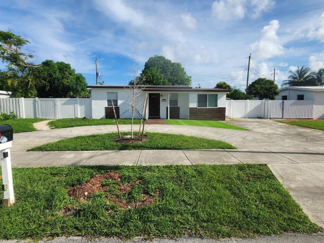 Дом в аренду по адресу 1754 NE 48th Court - фото 6856757
