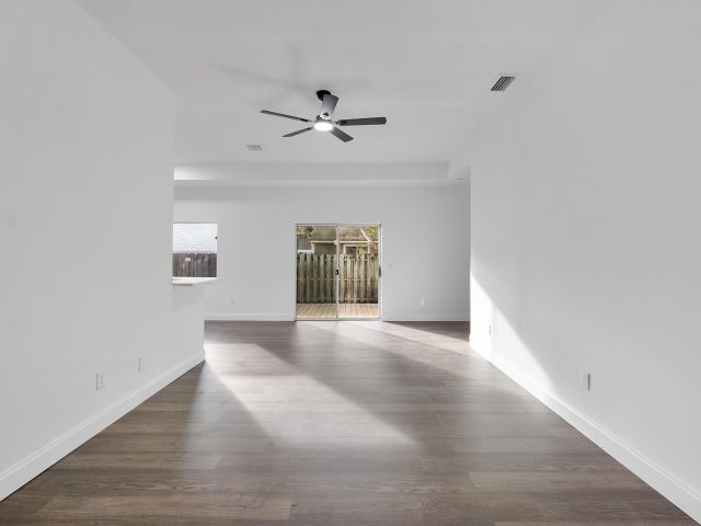 Продажа дома по адресу 1410 SW 85th Avenue - фото 6864478