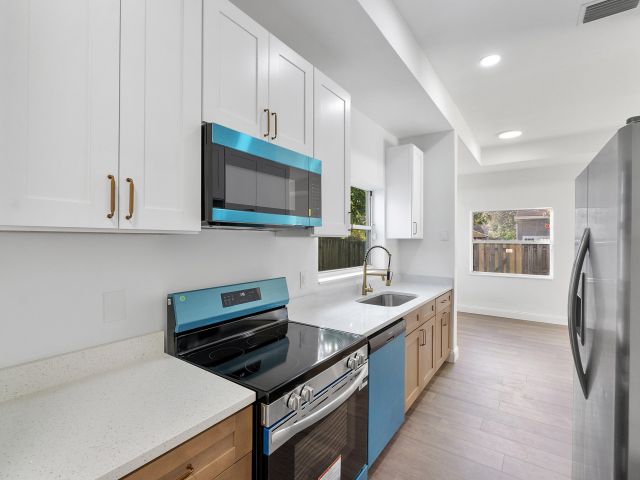 Продажа дома по адресу 1410 SW 85th Avenue - фото 6864484