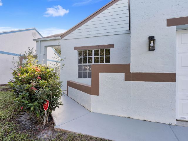 Продажа дома по адресу 1410 SW 85th Avenue - фото 6864486