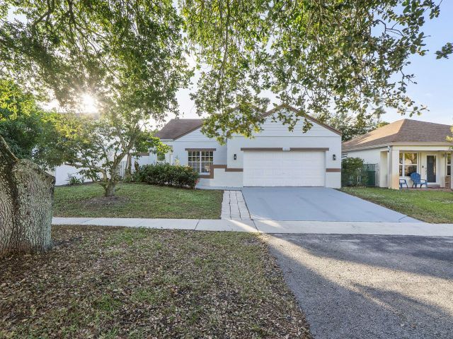 Продажа дома по адресу 1410 SW 85th Avenue - фото 6864487