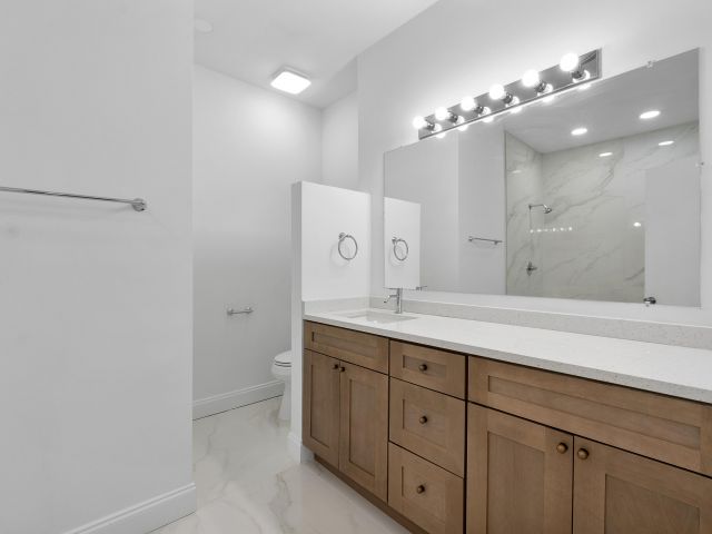 Продажа дома по адресу 1410 SW 85th Avenue - фото 6864491