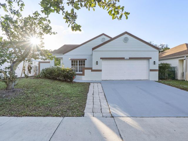 Продажа дома по адресу 1410 SW 85th Avenue - фото 6864492