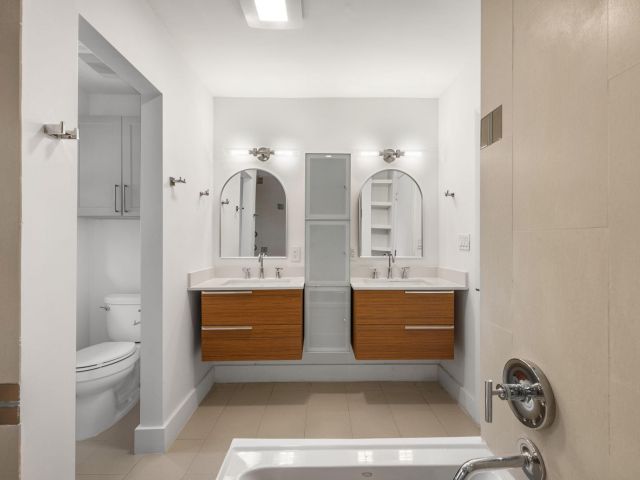 Продажа дома по адресу 2648 NE 26 Place - фото 6877376