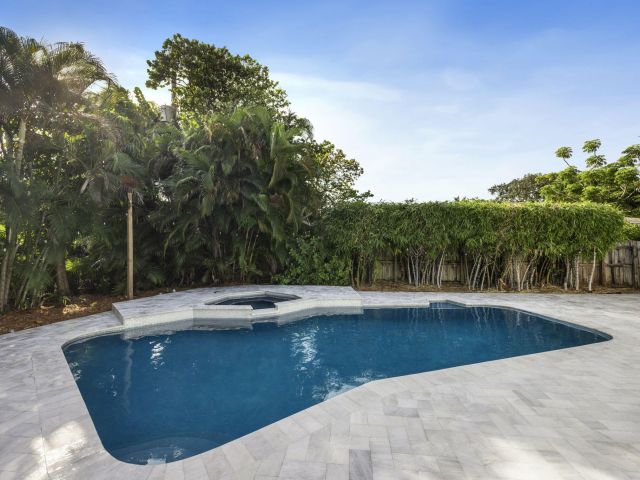 Продажа дома по адресу 2648 NE 26 Place - фото 6877384