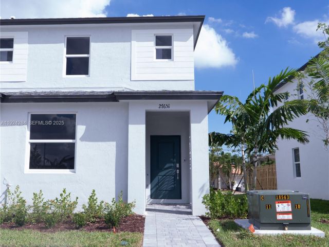 Дом в аренду по адресу 27651 SW 155 CT 0 - фото 7511200