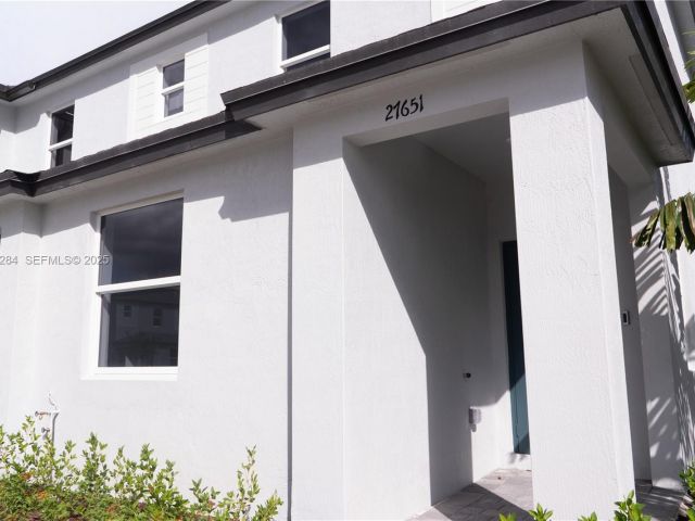 Дом в аренду по адресу 27651 SW 155 CT 0 - фото 7511201