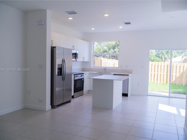 Дом в аренду по адресу 27651 SW 155 CT 0 - фото 7511204