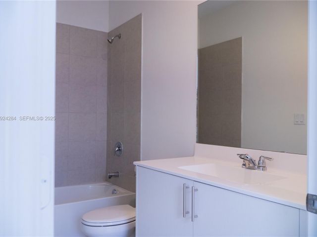 Дом в аренду по адресу 27651 SW 155 CT 0 - фото 7511228