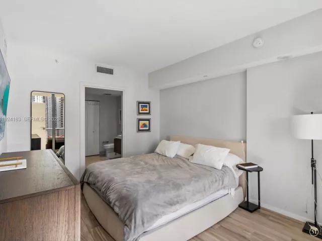 Продажа квартиры #1603 - фото 6861130