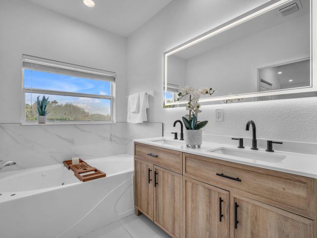 Дом в аренду по адресу 477 NE 1st Street - фото 6858757