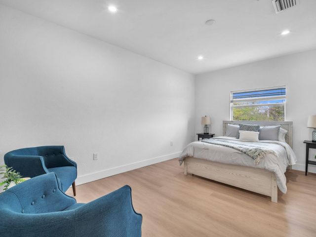 Дом в аренду по адресу 477 NE 1st Street - фото 6858760