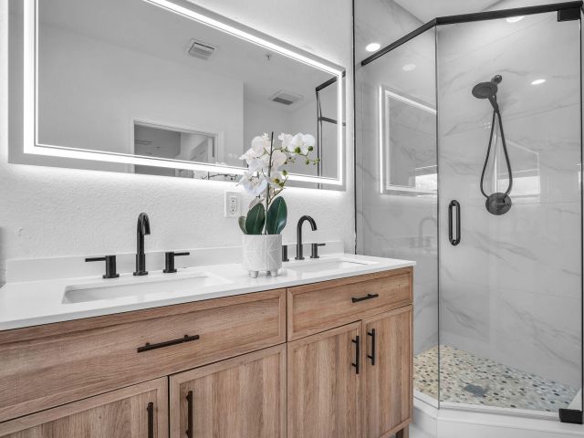 Дом в аренду по адресу 477 NE 1st Street - фото 6858762