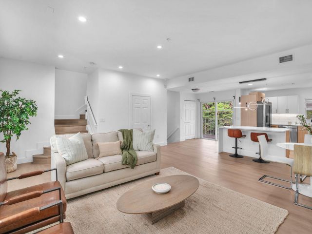 Дом в аренду по адресу 477 NE 1st Street - фото 6858764