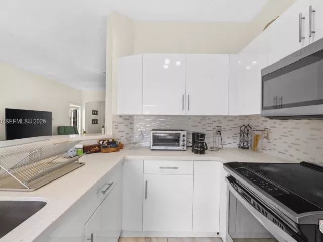 Продажа дома по адресу 8362 NW 107th Ct 7-24 - фото 6858854