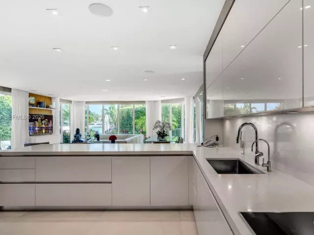 Дом в аренду по адресу 420 Island Dr - фото 6858997