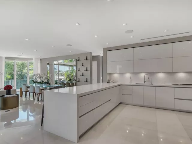 Дом в аренду по адресу 420 Island Dr - фото 6858999