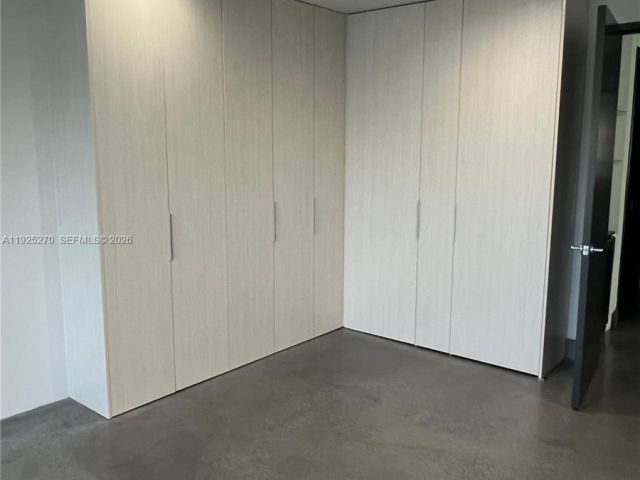 Дом в аренду по адресу 21025 NE 38th Ave 81 - фото 6862717