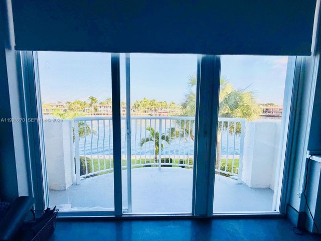 Дом в аренду по адресу 21025 NE 38th Ave 81 - фото 6862719