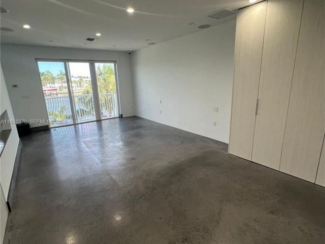 Дом в аренду по адресу 21025 NE 38th Ave 81 - фото 6862720