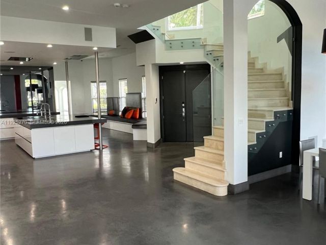 Дом в аренду по адресу 21025 NE 38th Ave 81 - фото 6862727