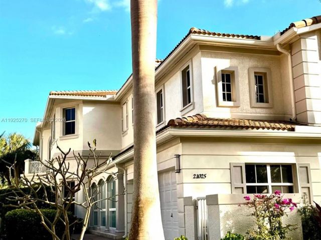 Дом в аренду по адресу 21025 NE 38th Ave 81 - фото 6862733