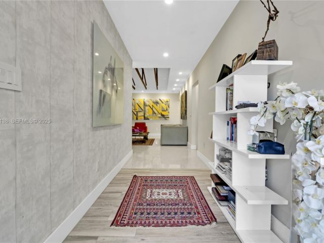 Продажа дома по адресу 9008 Dickens Ave - фото 6857996